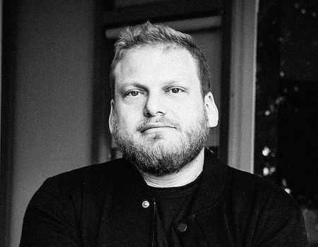 A los 40 años falleció el hermano de Jonah Hill y mánager de Maroon 5