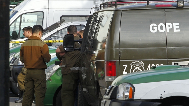 Hombre amenazó con explotar bomba en sucursal bancaria de Santiago Centro