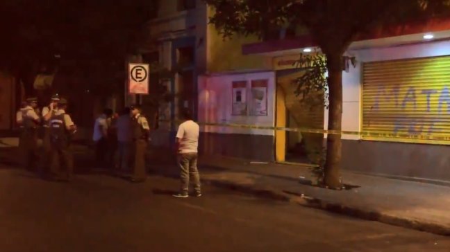 Carabineros detuvo a dos personas tras robo a supermercado de Santiago