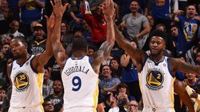 Kevin Durant afianzó a los Warriors como líderes de la NBA