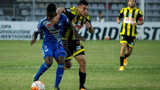 Federación Ecuatoriana suspendió a dos jugadores por documentos alterados