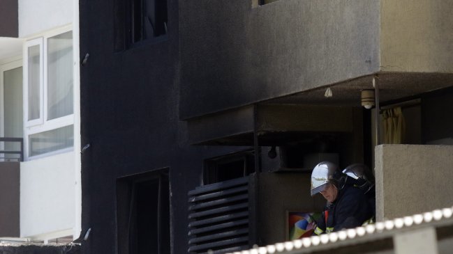Mujer lanzó a sus tres hijas por la ventana para salvarlas de un incendio