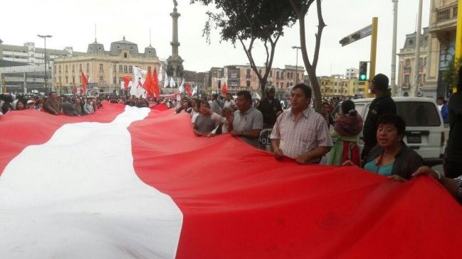 Peruanos marchan nuevamente contra el indulto a Alberto Fujimori