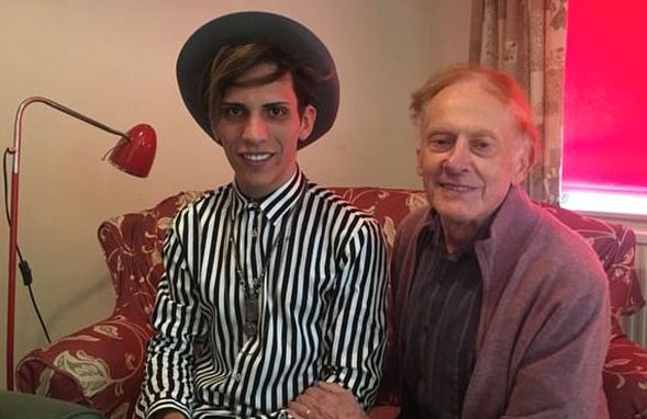 Ex sacerdote perdió todo su dinero luego de fugaz matrimonio con un joven modelo