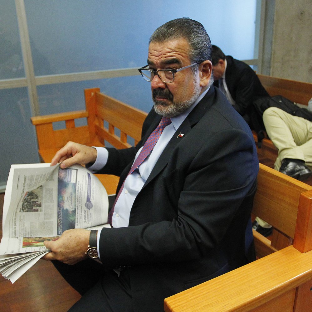 Luksic respondió a tuitero que lo intentó trolear por inversiones de las AFP