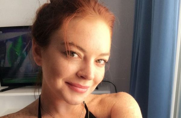 Lindsay Lohan fue mordida por una serpiente y lo publicó en redes sociales