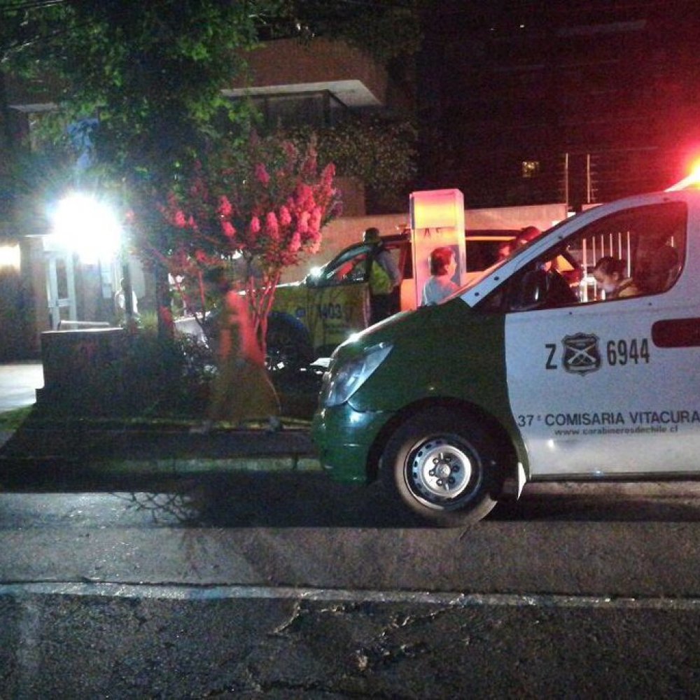Carabineros indaga portonazo que afectó a mujer en Vitacura