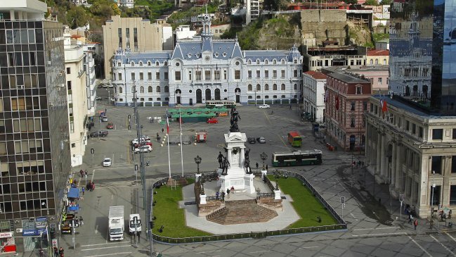 Valparaíso: Feto fue hallado dentro de un basurero en la Plaza Sotomayor