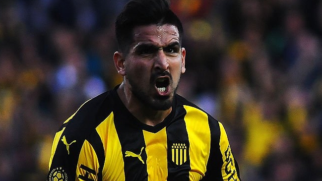Delantero de Peñarol Lucas Viatri sufrió accidente en el ojo izquierdo