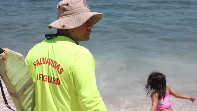 Niña de cuatro años cayó al mar tras sufrir ataque de epilepsia en balneario de Arica