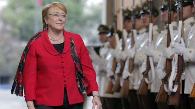 Cadem: Bachelet cerró 2017 con una aprobación del 39 por ciento