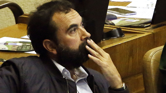 Abogados de Piñera piden embargar dieta parlamentaria de diputado Gutiérrez