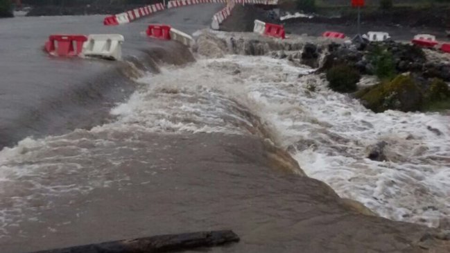 Región de Los Ríos: Se desbordó el Río Llancahue