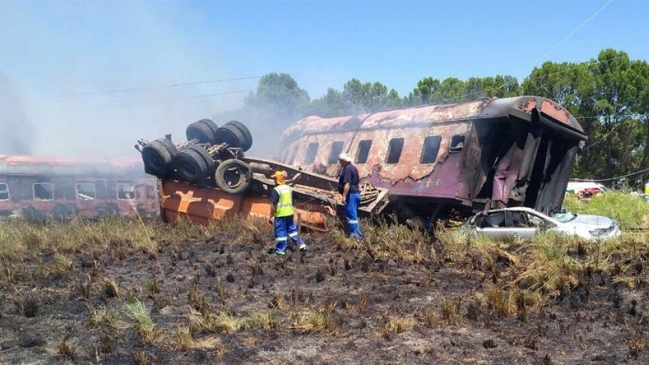 Al menos cuatro muertos y 100 heridos en un accidente de tren en Sudáfrica