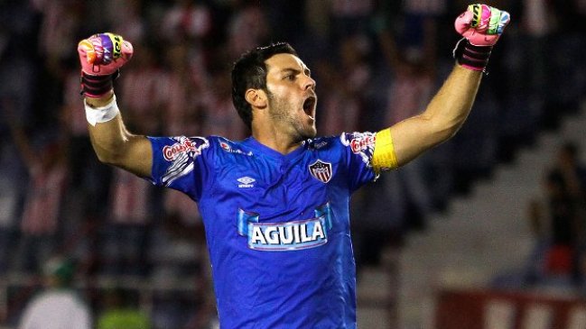 Prensa uruguaya asegura que la UC quiere al portero Sebastián Viera