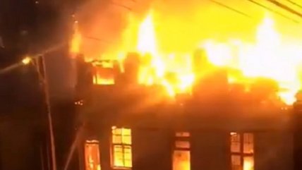   Incendio destruye viviendas en Valparaíso 