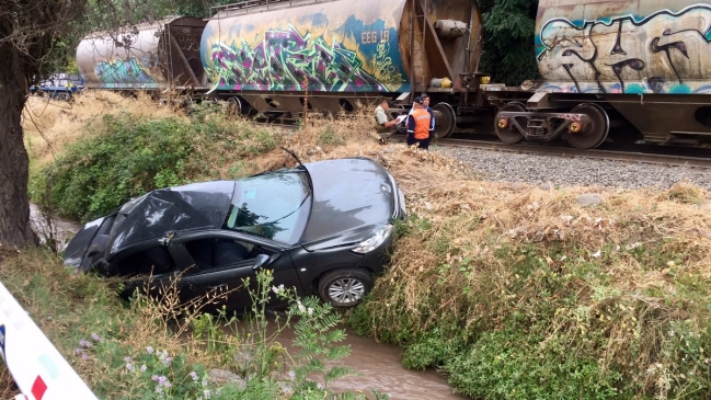 Conductor murió tras chocar su vehículo contra un tren de carga en Maipú