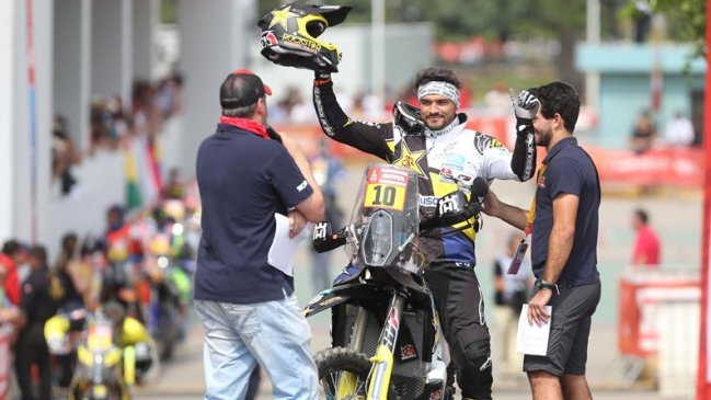 Pablo Quintanilla e Ignacio Casale desfilaron en el inicio del Dakar 2018