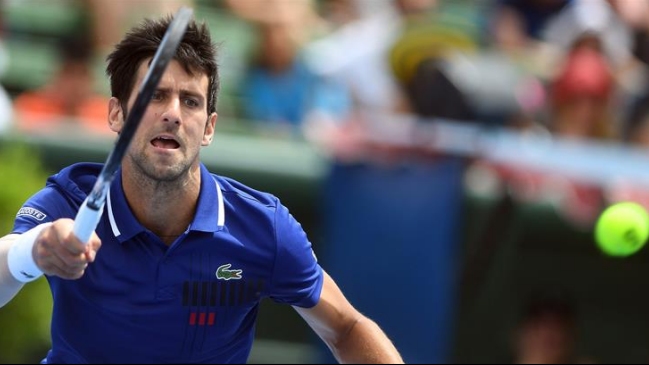 Novak Djokovic venció a Dominic Thiem en su retorno a las canchas