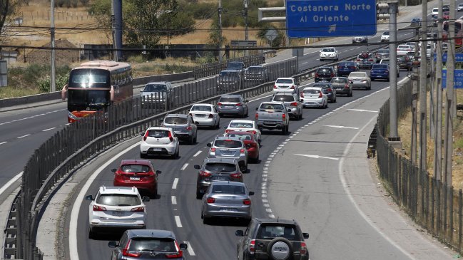 Se lanzó sitio web para obtener pases diarios y poder circular en autopistas de Santiago