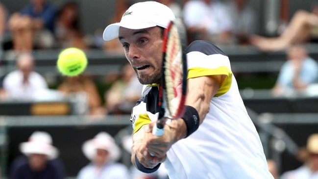 Roberto Bautista derribó a Del Potro para estrenar su 2018 con el título en Auckland