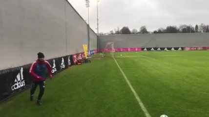   Arturo Vidal volvió a deleitar en la práctica de Bayern Munich con un 