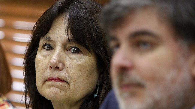 Ministra de Salud insiste en postular al bono de incentivo al retiro