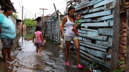   Crecida del río Paraguay inundó calles de Asunción 