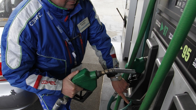 Todas las bencinas subirán sus precios desde este jueves