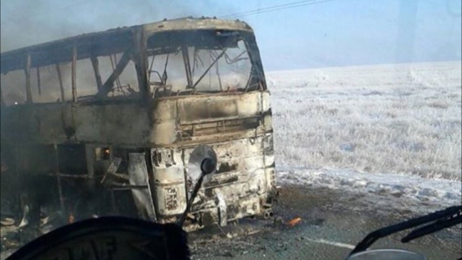  Kazajistán: 52 muertos en el incendio de un bus  