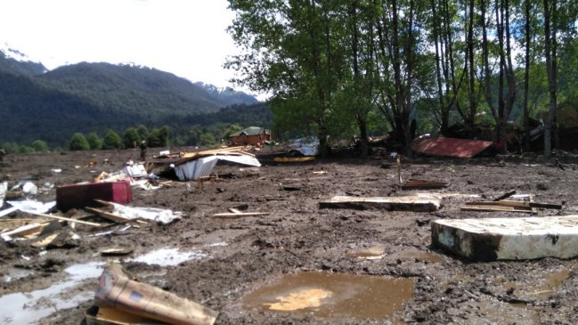 Afectados por aluvión volvieron a Villa Santa Lucía acusando inacción del Gobierno