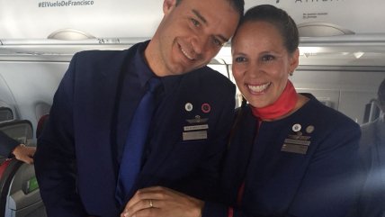   Papa Francisco casó por primera vez a una pareja arriba de un avión 