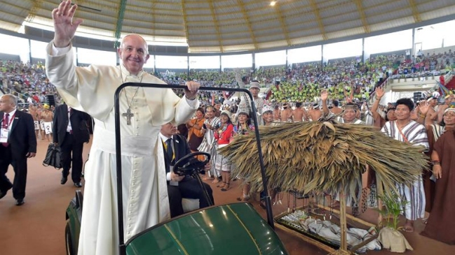 El papa Francisco inicia visita a Perú tras gira por Chile
