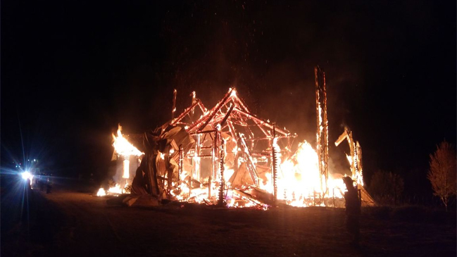 Ataque incendiario destruyó iglesia católica en Calafquén