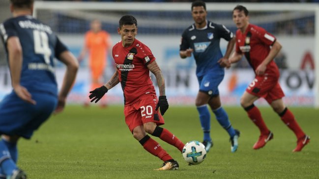 Charles Aránguiz participó en goleada de Bayer Leverkusen en la liga alemana