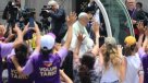 Fieles acompañan al papa Francisco en su último día en Perú