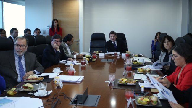 Ambientalistas acusan presiones en torno al parque marino de Juan Fernández