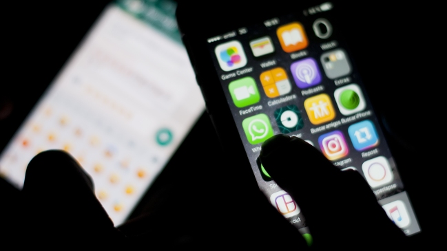 Estudio: Jóvenes que pasan más tiempo en el celular son más infelices