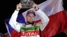 El saludo de un piloto de avión a Ignacio Casale tras ganar el Dakar 2018