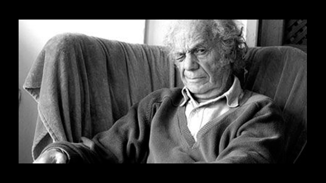 La columna de Aldo Schiappacasse: Nicanor Parra quería que lo velaran con zapatos de fútbol