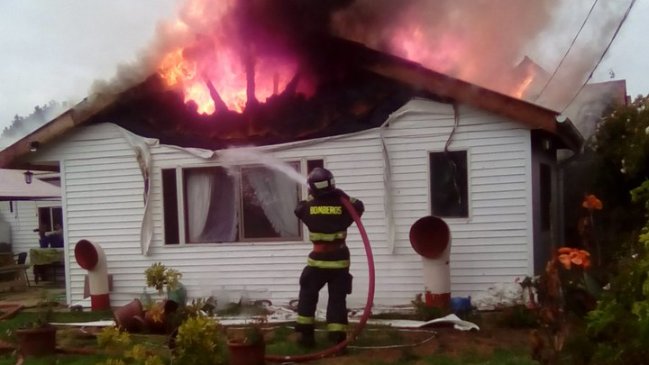 Misterio en Villa Alemana: Incendio dejó al descubierto un cadáver desconocido