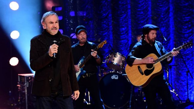 Neil Diamond reveló que padece parkinson y confirma deja los escenarios