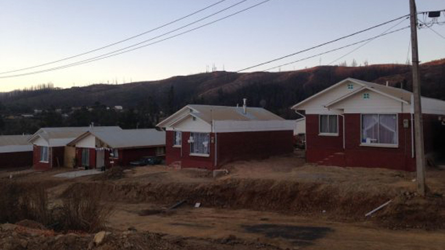 A un año de los incendios forestales, reconstrucción en Maule llega a 40 por ciento