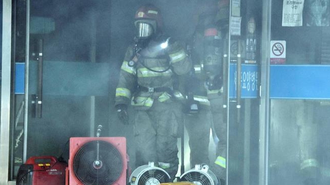Ascienden a 37 los muertos por incendio en hospital de Corea del Sur