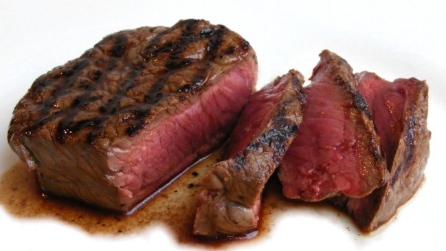 Restaurante cobró casi $1 millón a unos turistas por cuatro filetes y un pescado