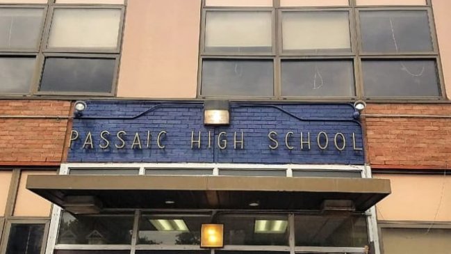 Profesor pedía fotos íntimas a sus alumnos para subirles las notas