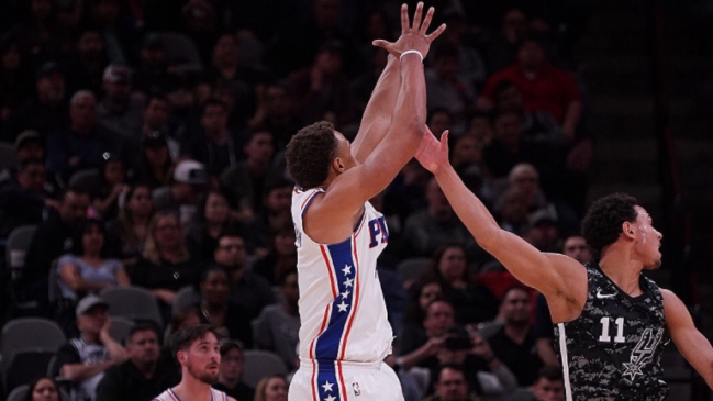 Philadelphia 76ers sorprendió como visitante a San Antonio Spurs en la NBA