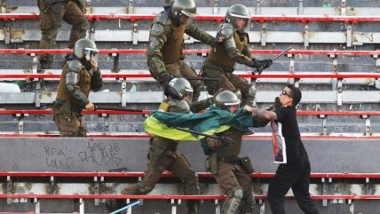   Así se vieron desde las tribunas los incidentes entre hinchas de Colo Colo y Santiago Wanderers 