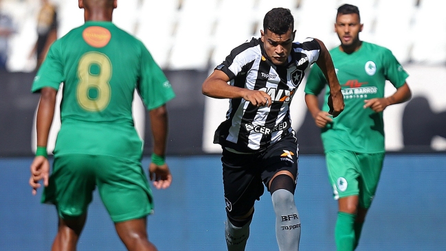 Botafogo de Leonardo Valencia alcanzó el liderato del Grupo C en el Campeonato Carioca