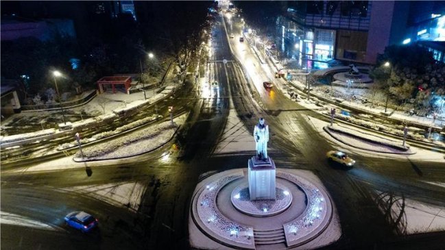 Ola de frío causa cancelaciones de vuelos y evacuaciones en centro de China